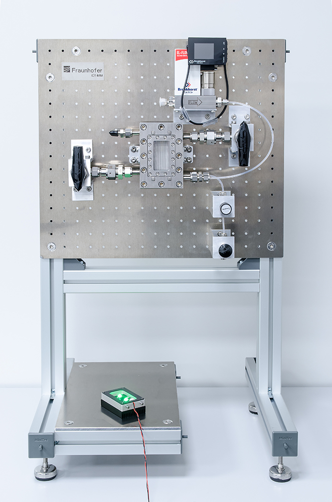 Laboratory plant with a falling film microreactor for continuous flow photochemistry